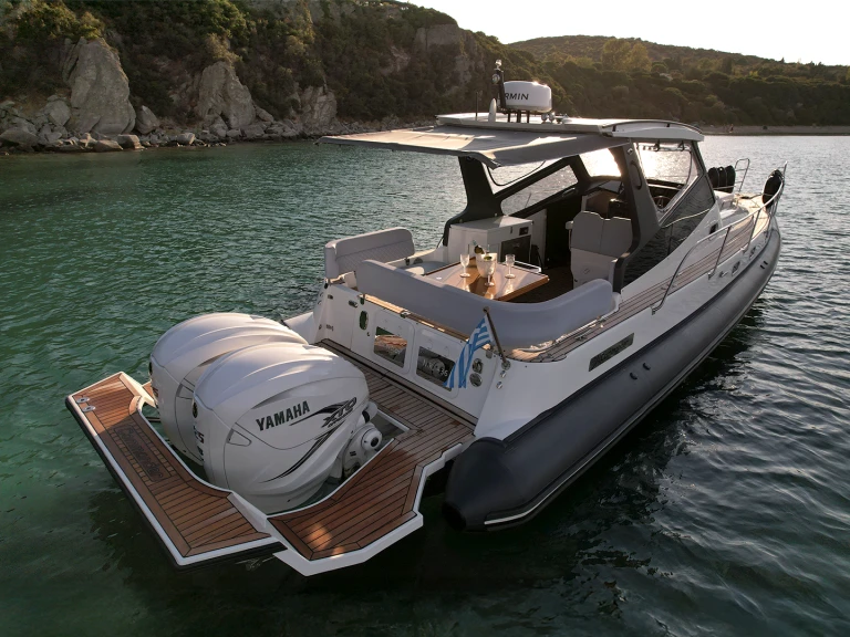 RIB rental in Kavála - Dromor Commander 40