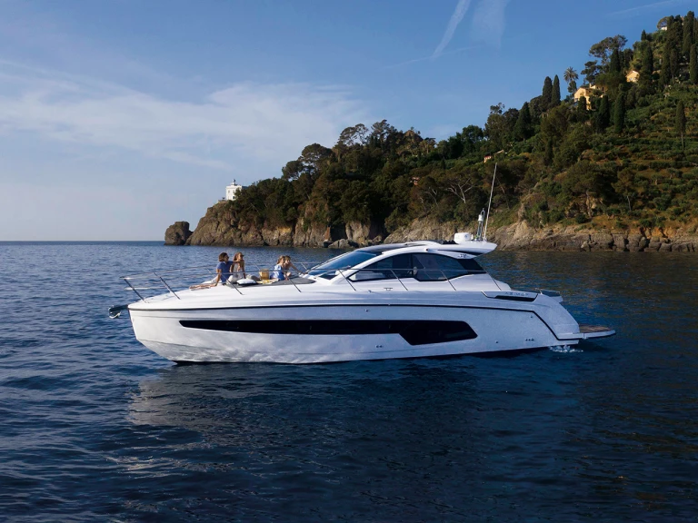 Azimut Azimut Atlantis 45 in Podstrana on SamBoat