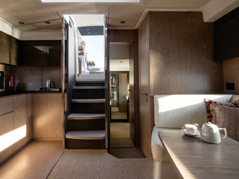 Luxury Yacht rental in Podstrana - Azimut Azimut Atlantis 45