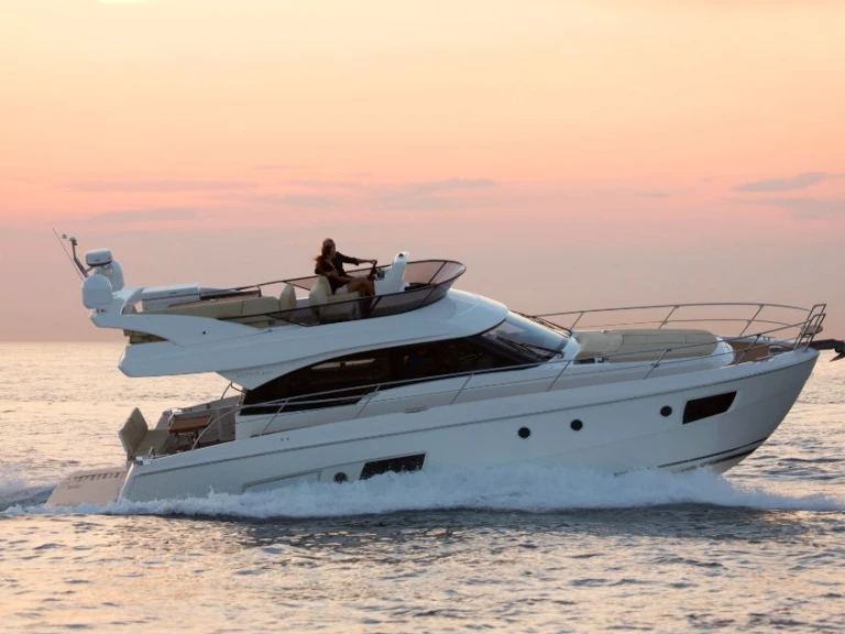 Luxury Yacht rental in Podstrana - Bavaria Virtess 420 Fly