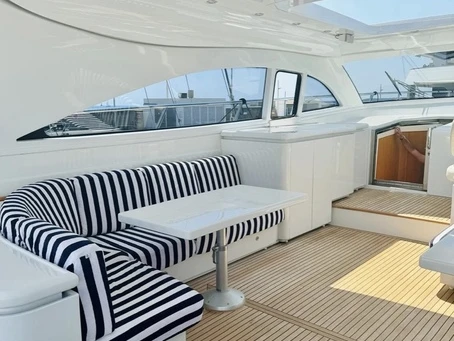 Yacht charter Saint-Tropez cheap 73