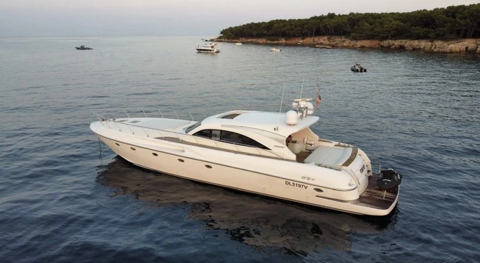Boat rental Rizzardi 73 in Saint-Tropez on Samboat