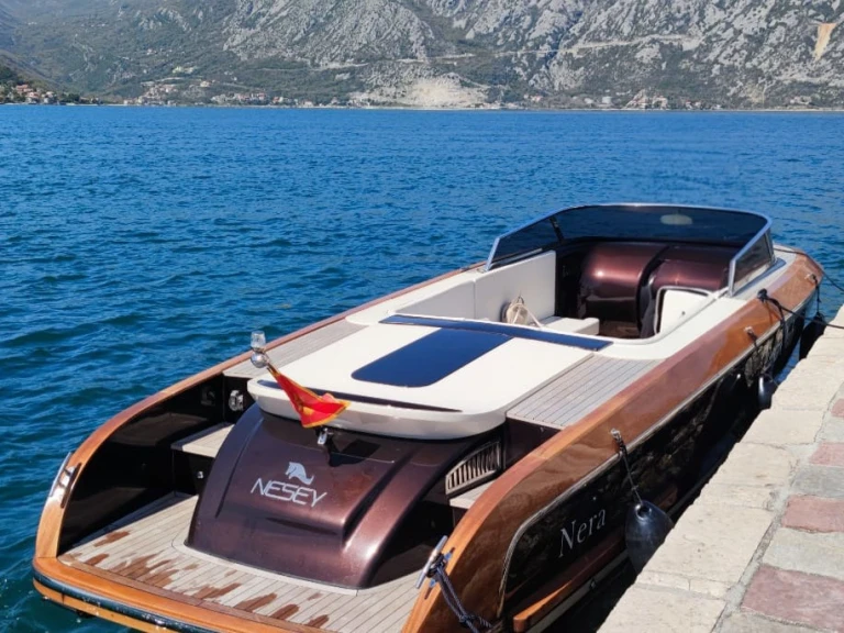  Motorboat in Portonovi on SamBoat