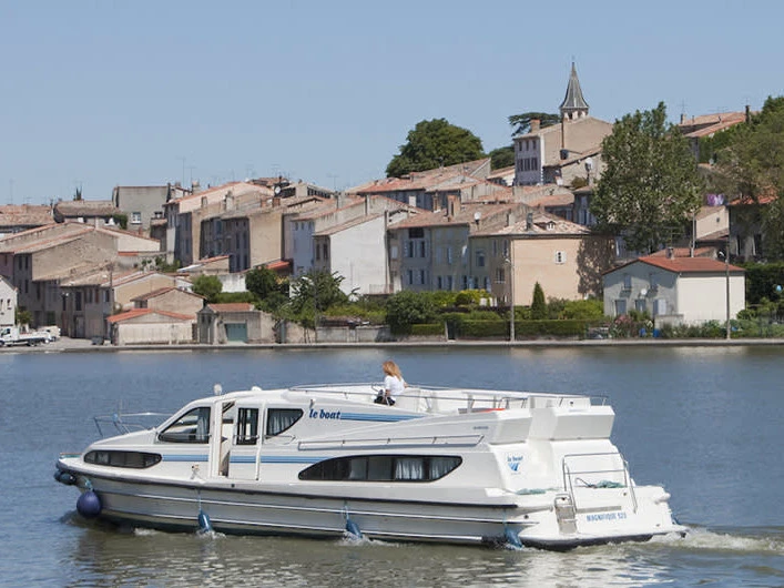 Motorboat rental with or without captain Le Boat Fontenoy-le-Château
