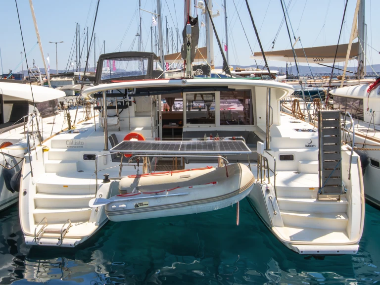 Catamaran rental in Lávrio - Lagoon Lagoon 400 S2
