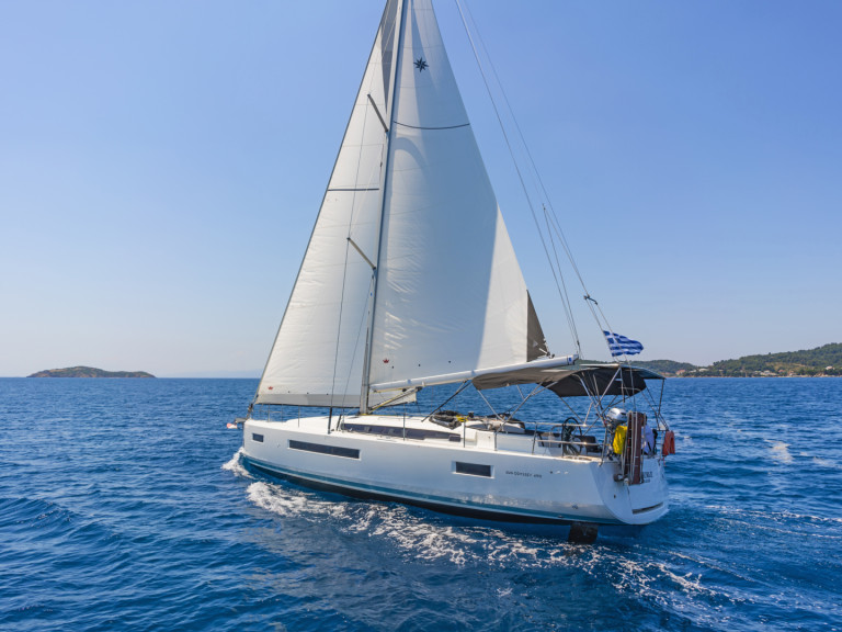 Sailboat for rent Alimos at the best price