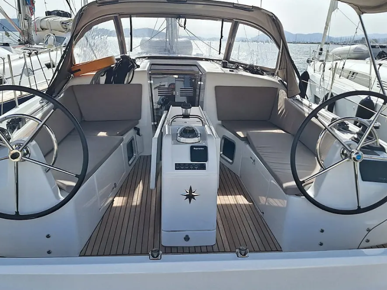 Jeanneau Sun Odyssey 410 in Pálairos on SamBoat