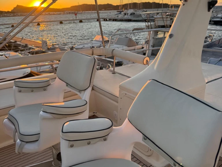 Motorboat for rent Porquerolles at the best price