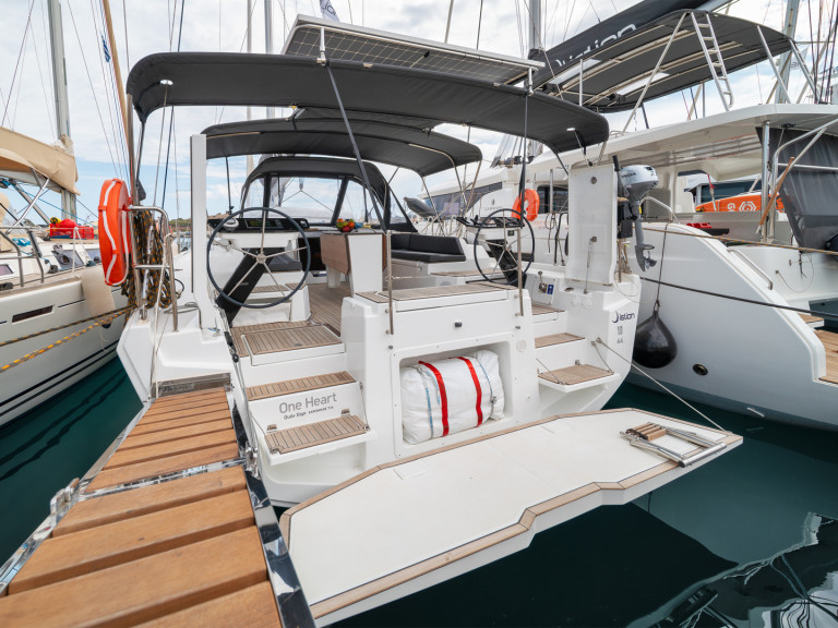 Sailboat for rent Préveza at the best price