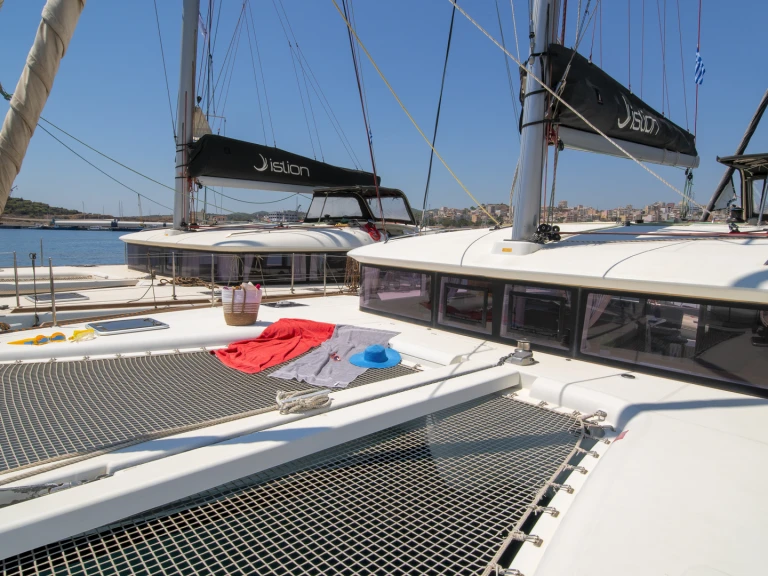 Catamaran rental in Lávrio - Lagoon Lagoon 400 S2