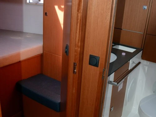 Sailboat for rent Messina at the best price