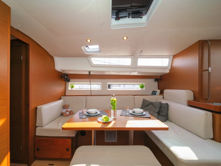 Boat rental Jeanneau Sun Odyssey 490 in Alimos on Samboat