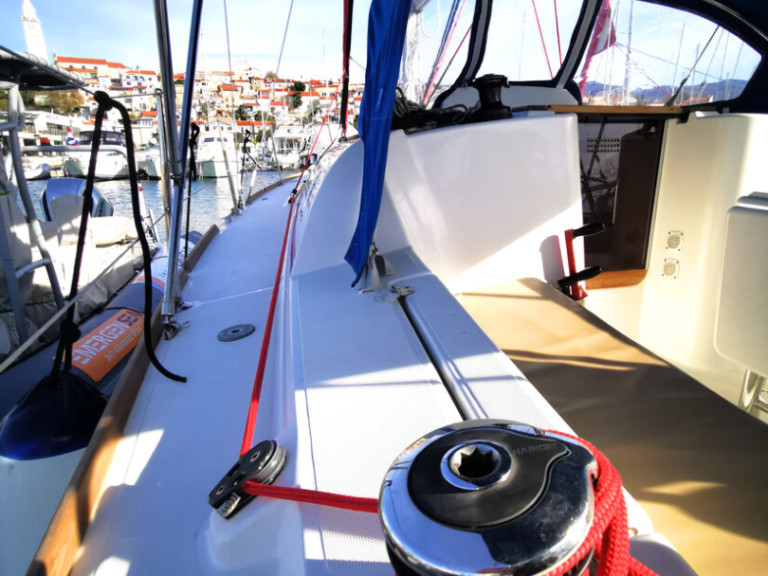 Sailboat rental in Biograd na Moru - Jeanneau Sun Odyssey 33i