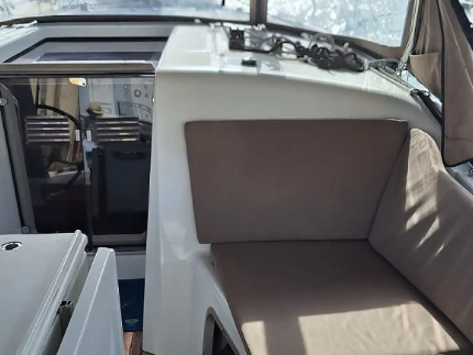 Sailboat rental with or without captain Jeanneau Pálairos