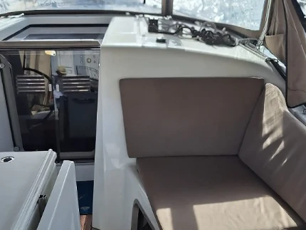 Sailboat rental with or without captain Jeanneau Pálairos