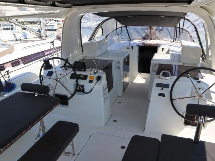 Sailboat rental in Alimos - Jeanneau Sun Loft 47
