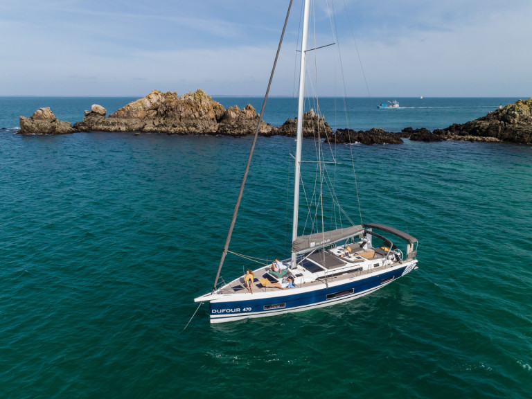 Boat rental Dufour Dufour 470 in Saint-Raphaël on Samboat