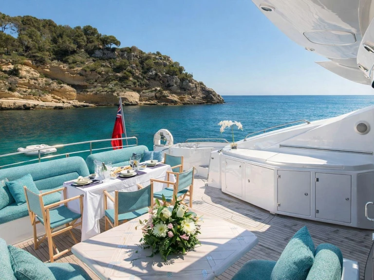 Yacht charter Mahón cheap Predator 82