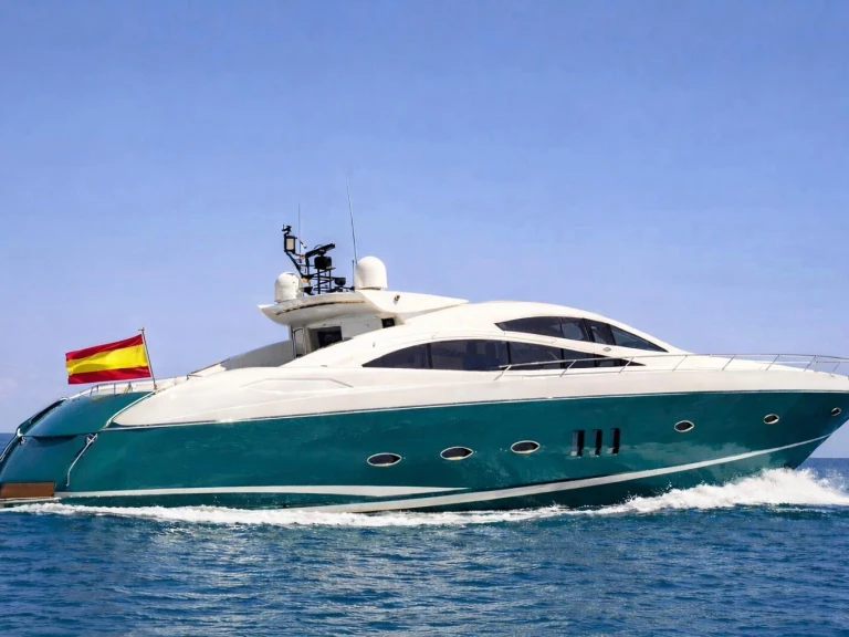Luxury Yacht rental in Mahón - Sunseeker Predator 82