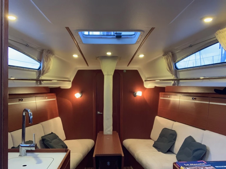 Dehler Dehler 32 charter bareboat or captained in  Marseille