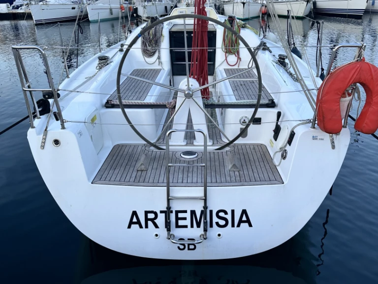 Sailboat rental in Marseille - Dehler Dehler 32