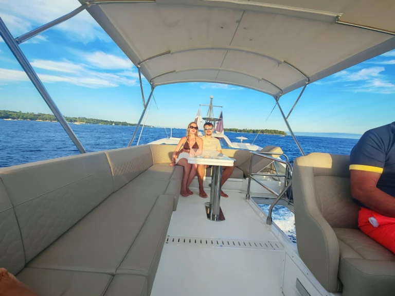 Boat rental Galeon Galeon 420 Fly in Mandelieu-la-Napoule on Samboat