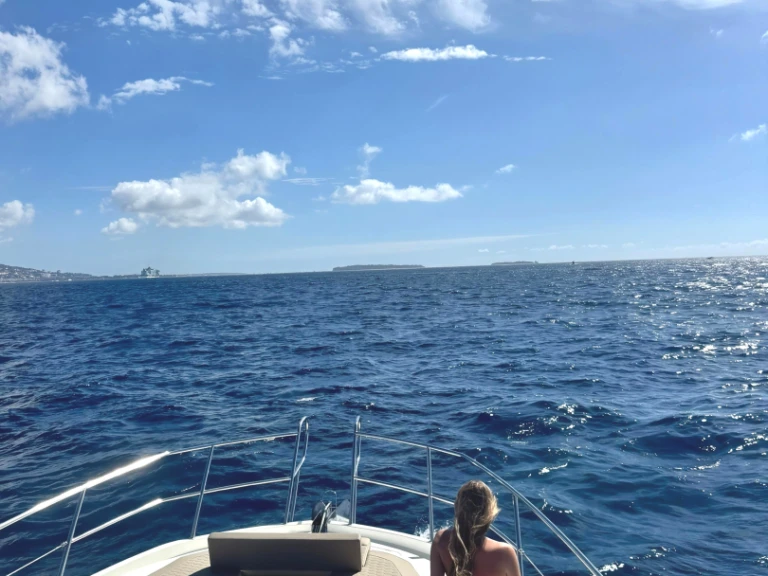 Luxury Yacht rental in Mandelieu-la-Napoule - Galeon Galeon 420 Fly