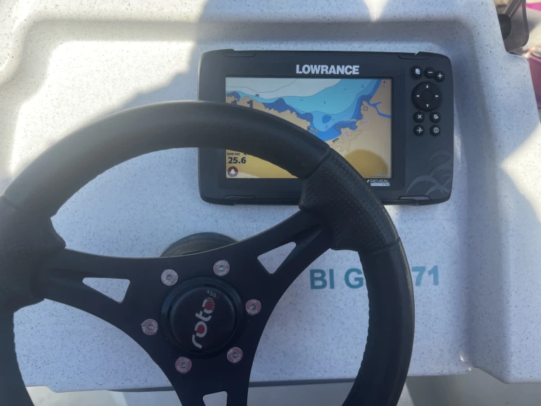 Bareboat Rental Motorboat ROTO with a boat licence