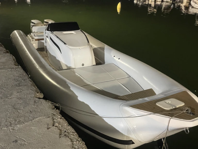Rent a Doviboat One Way 100 Naples