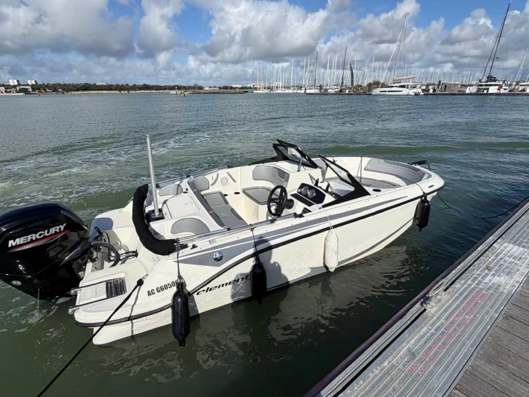 Motorboat rental with or without captain Bayliner La Rochelle