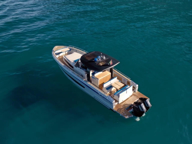 Motorboat for rent Sorrento at the best price