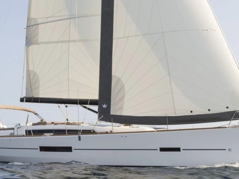 Rent a Dufour Dufour 520 Grand Large La Seyne-sur-Mer