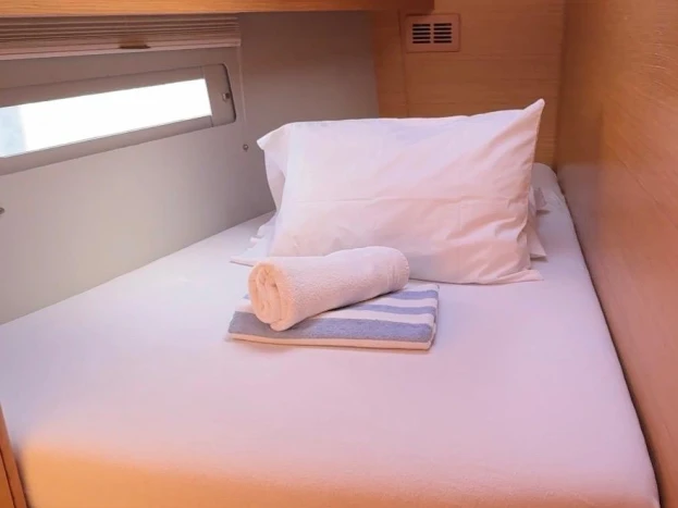 Boat rental Dufour Dufour 520 Grand Large in La Seyne-sur-Mer on Samboat