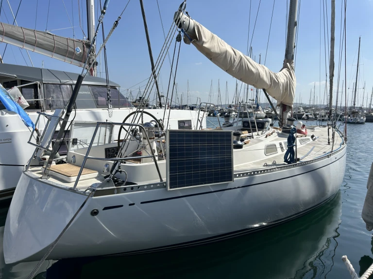Bareboat Rental Sailboat Nautor Swan with a boat licence