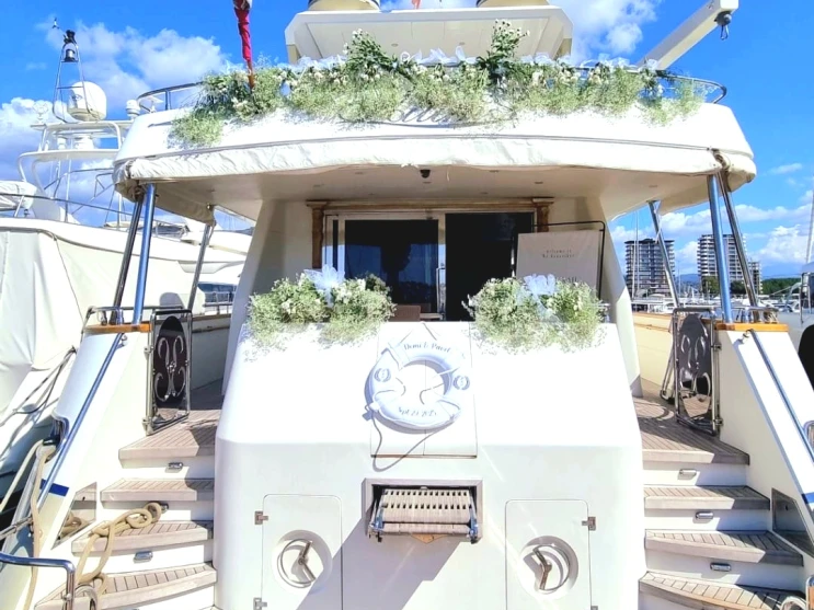 Luxury Yacht rental in Amalfi Coast - Versilcraft Falcon80