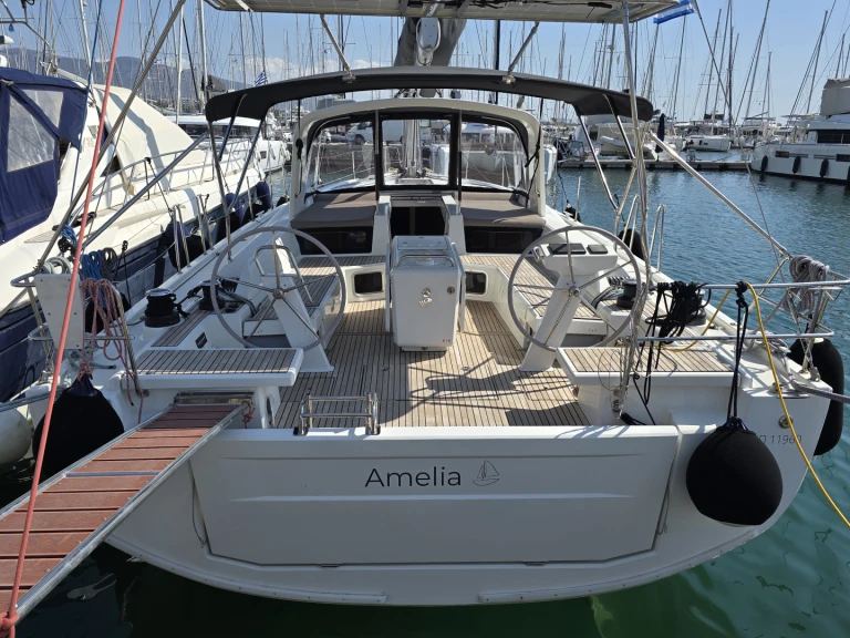 Rent a Bénéteau Oceanis 51.1 Alimos
