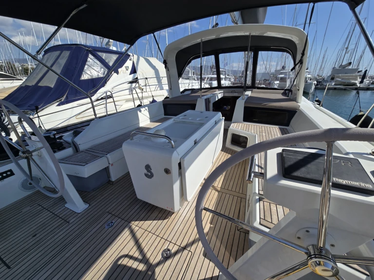 Sailboat rental in Alimos - Bénéteau Oceanis 51.1