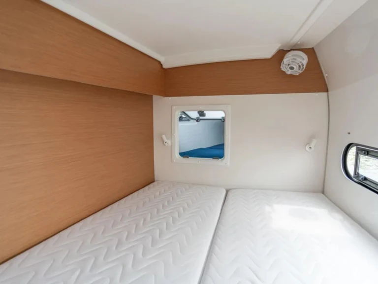 Catamaran rental in Marseille - Bénéteau Excess 11