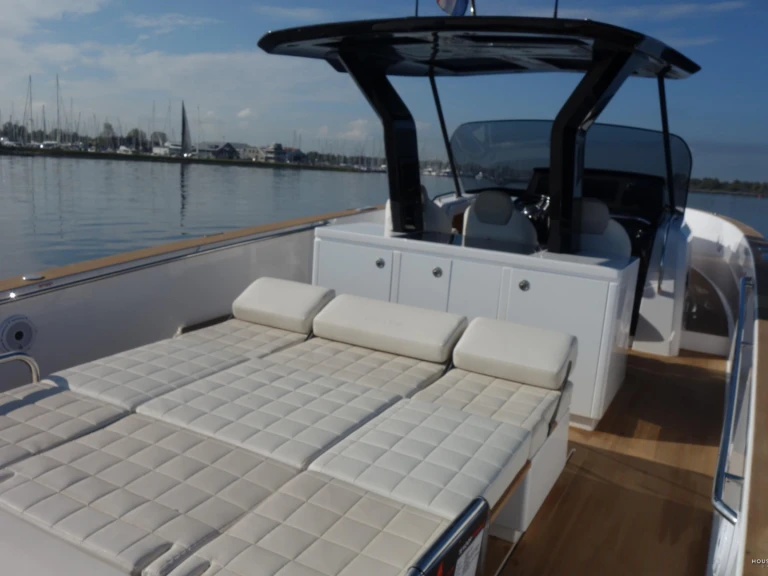 Rent a Pardo Yachts Pardo 38 Ibiza Town