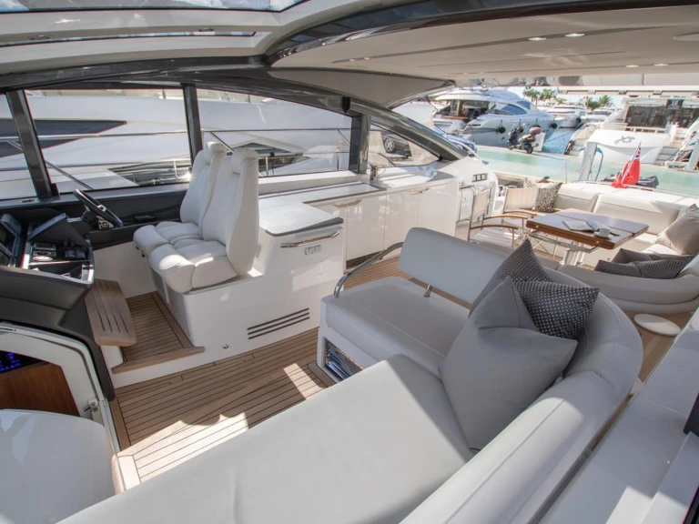 Princess Princess V58 in Marina Botafoch on SamBoat