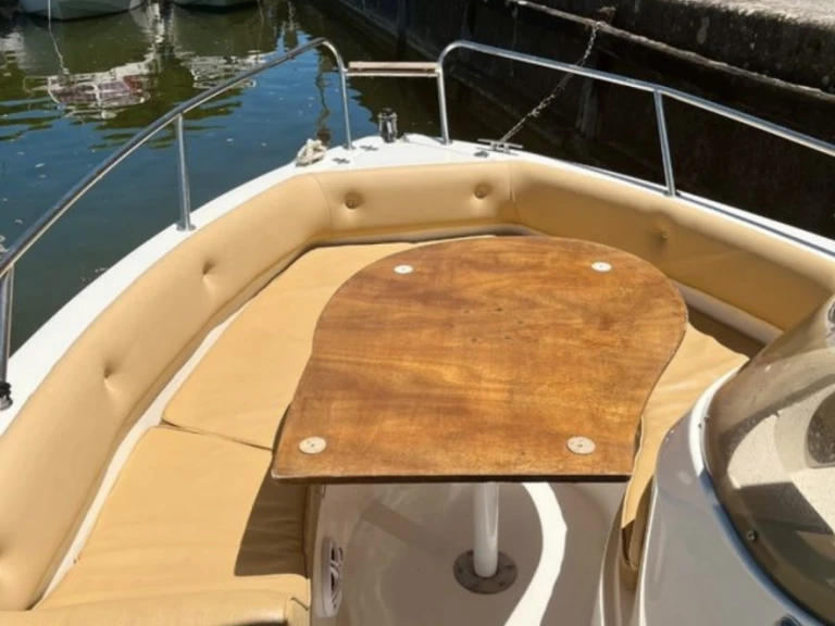 Motorboat for rent Carnon-Plage at the best price