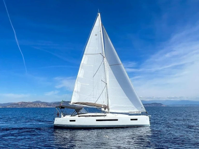 Sailboat for rent Olbia at the best price