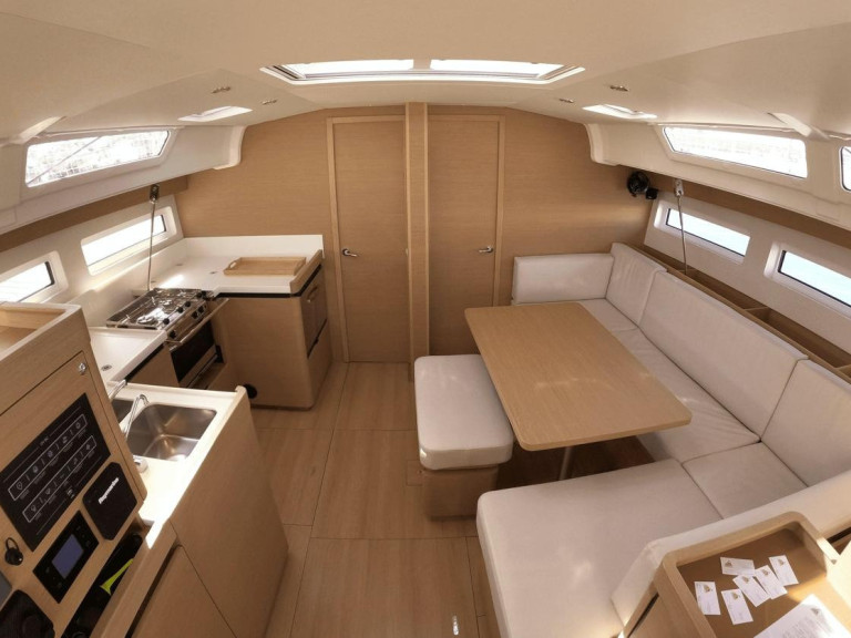 Jeanneau Sun Odyssey 490 in Olbia on SamBoat