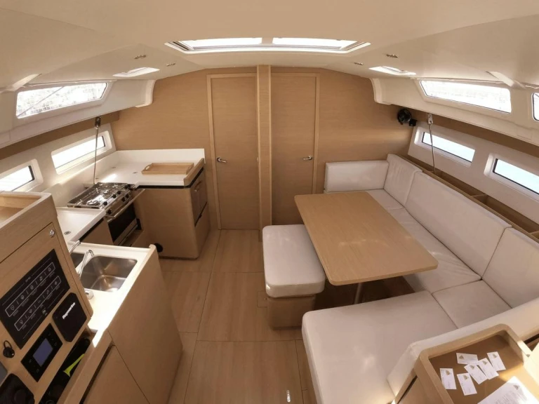 Jeanneau Sun Odyssey 490 in Olbia on SamBoat