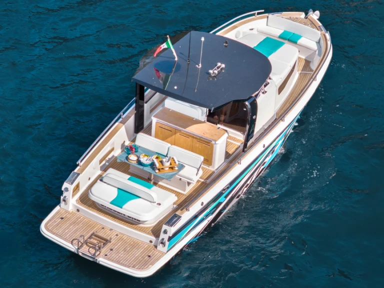 Motorboat for rent Piano di Sorrento at the best price