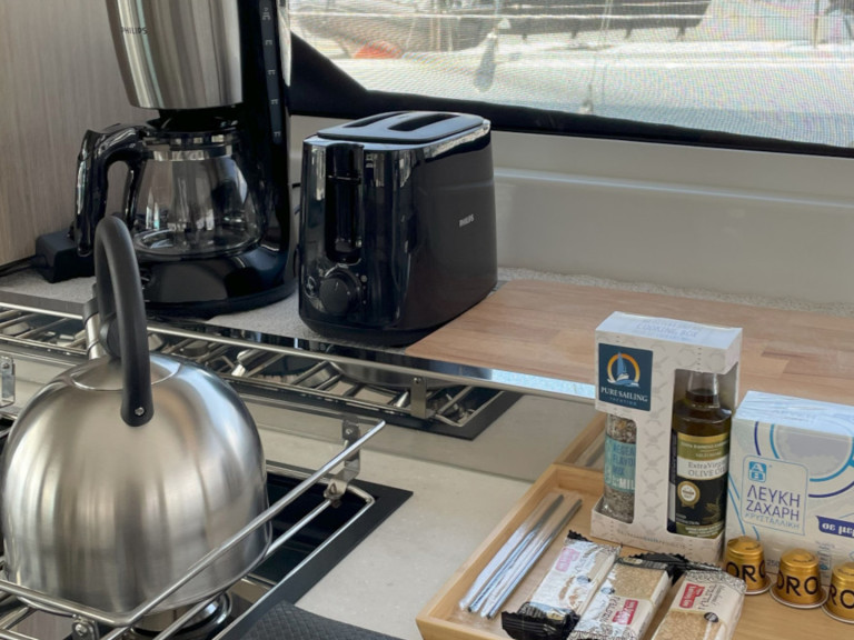 Yacht charter Plataniás cheap Lagoon 46