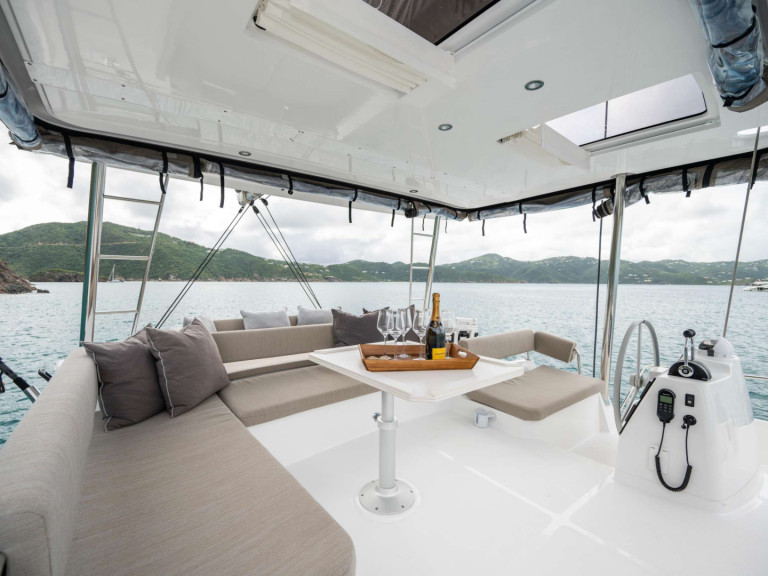 Catamaran rental in Sant Antoni de Portmany - Bali Bali 4.6 FULL EQUIPE 