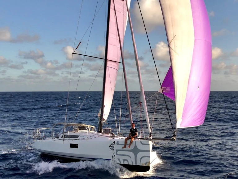 Sailboat for rent Hiva-Oa at the best price