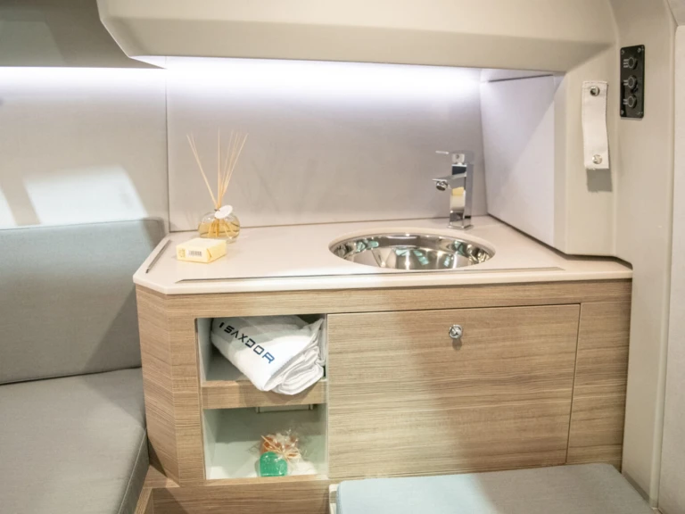 Bareboat Rental Motorboat Saxdor with a boat licence