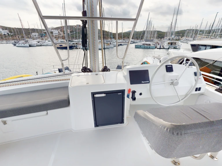 Catamaran rental in Lávrio - Bali Bali 5.4